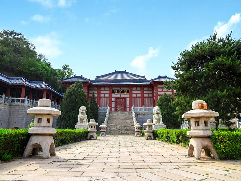 北京和周边陵园对比，怀思堂和玉佛寺寝宫该怎么选？